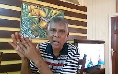 De open deuren van Rashied Doekhie voor Desi Bouterse: Een Politiek Dilemma