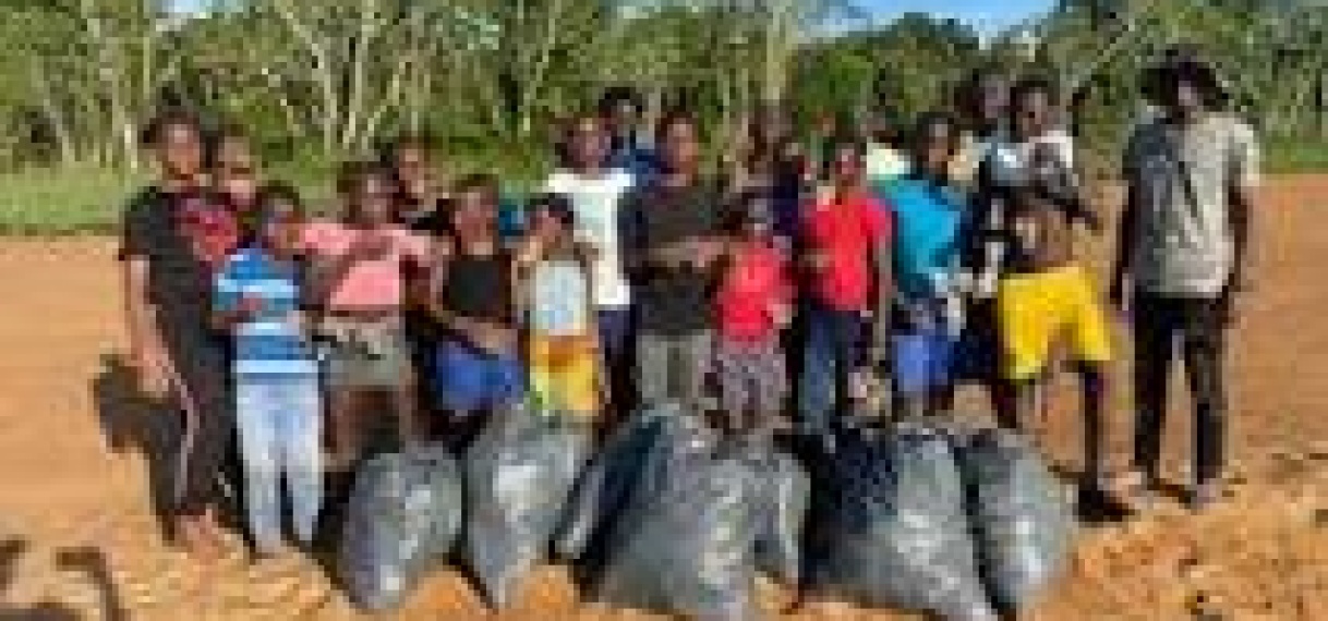 Jeugdraadsleden stimuleren milieubewustzijn te Atjoni