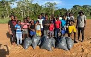 Jeugdraadsleden stimuleren milieubewustzijn te Atjoni