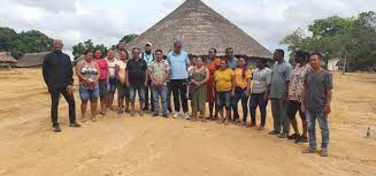 Werkbezoek van Minister Ori aan Trio-dorp Kwamalasamutu