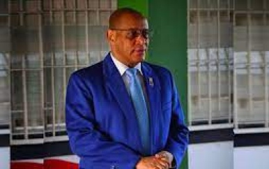 Minister Mac Andrew studeert af aan Kemmy Business School