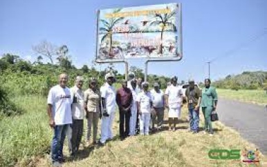 Coronie bloeit: President Santokhi controleert voortgang van initiatieven en projecten