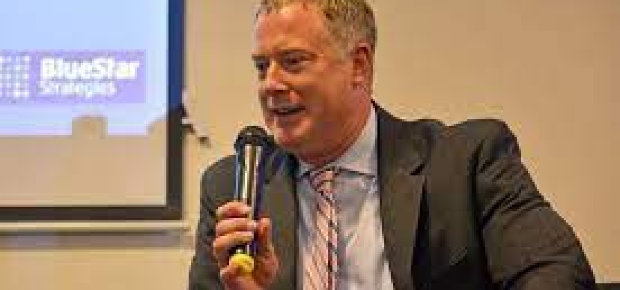 Amerikaanse Defensievertegenwoordiger versterkt banden in het Caribisch gebied