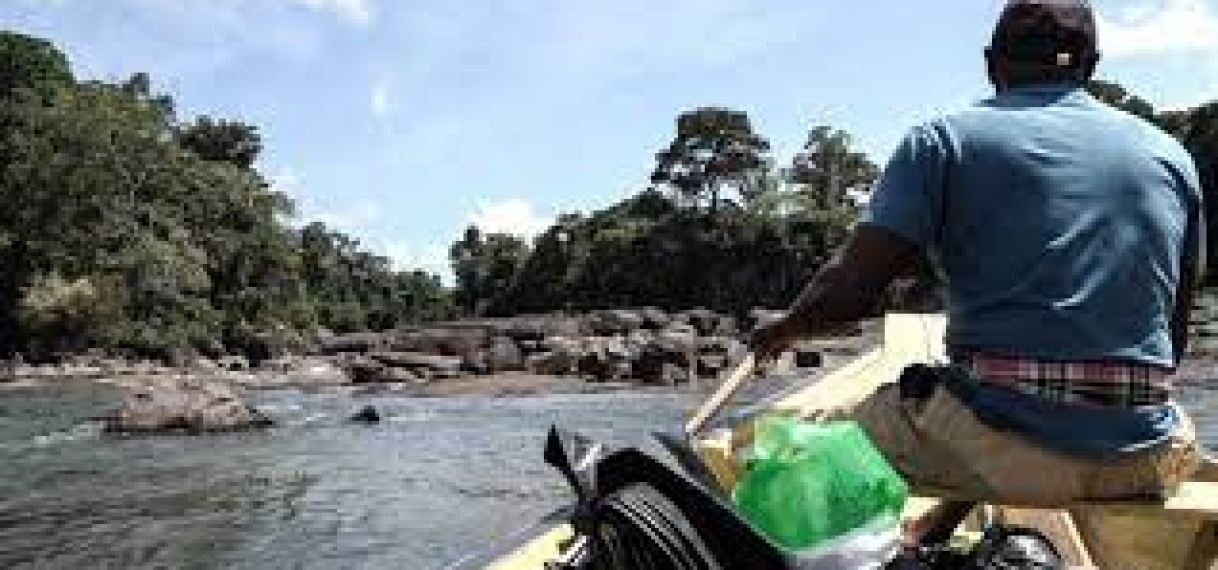 Nog twee ontzielde lichamen van kinderen te Poeloegoedoe geborgen