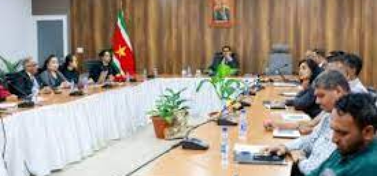 President Santokhi hecht veel waarde aan sociale woningbouw