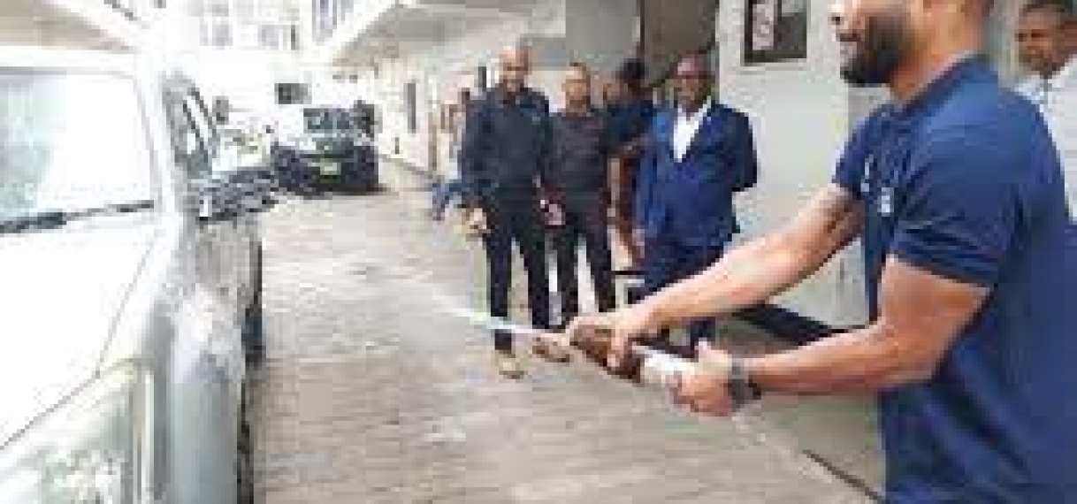 Juspol neemt 5 nieuwe voertuigen in ontvangst