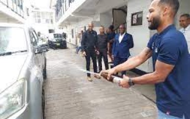 Juspol neemt 5 nieuwe voertuigen in ontvangst