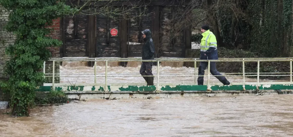 Regenval en storm zorgen ook over de grens voor wateroverlast en problemen