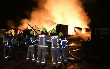 Grote brand legt loods in de as in Kloetinge