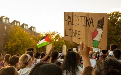 Harvard-studenten houden een ‘die-in’-protest en zingen ‘Palestina is Arabisch’