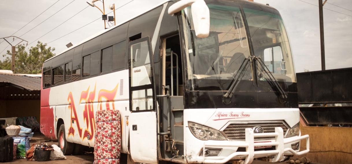 Bus stort van brug in Mali, 31 mensen komen om