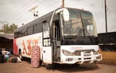 Bus stort van brug in Mali, 31 mensen komen om