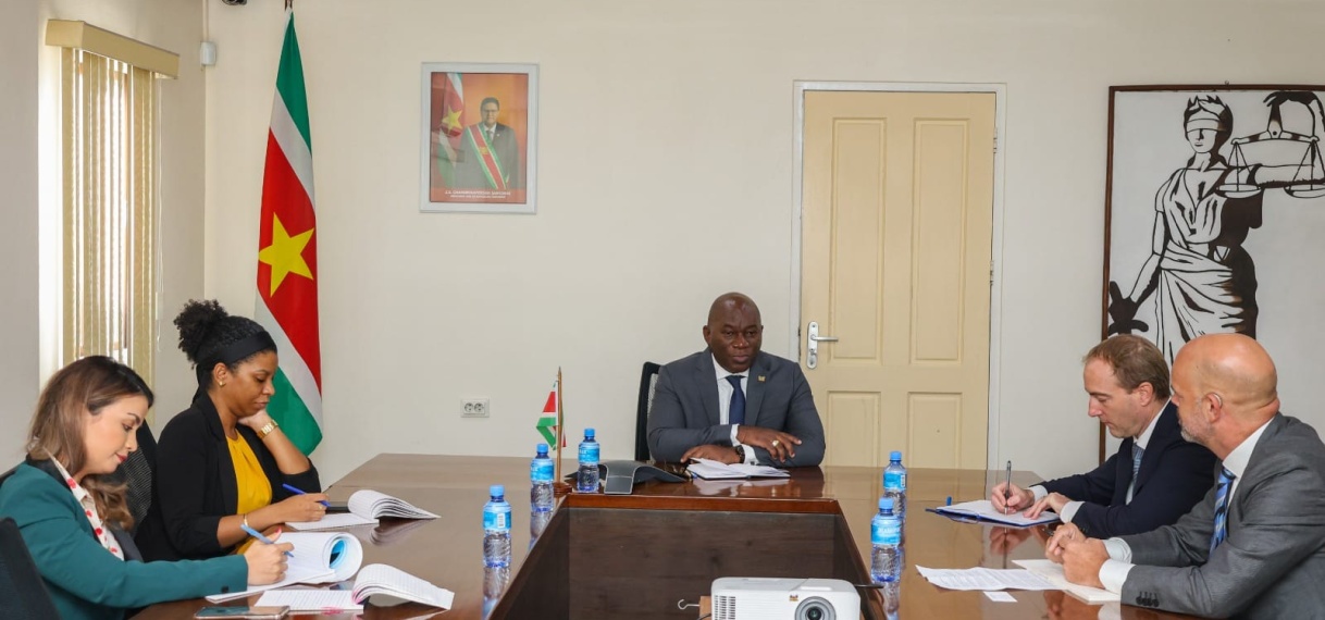 Bezoek van IOM-functionarissen aan de minister van Justitie en Politie