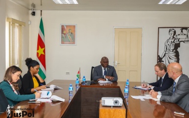 Bezoek van IOM-functionarissen aan de minister van Justitie en Politie