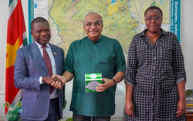 De Zimbabwaanse ambassadeur brengt kennismakingsbezoek aan LVV- minister Sewdien