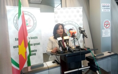 Vicepresident Brunswijk stelt voor om douanekoers vaker aan te passen voor stabiliteit in prijzen van levensmiddelen