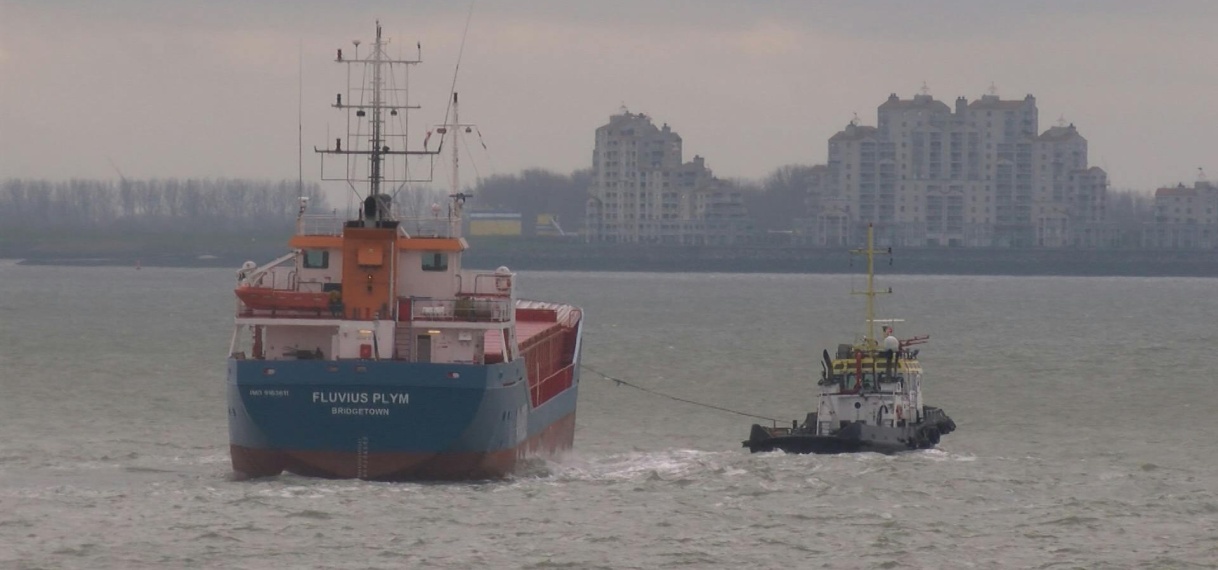 90 meter lang vrachtschip kampt met motorstoring bij Vlissingen