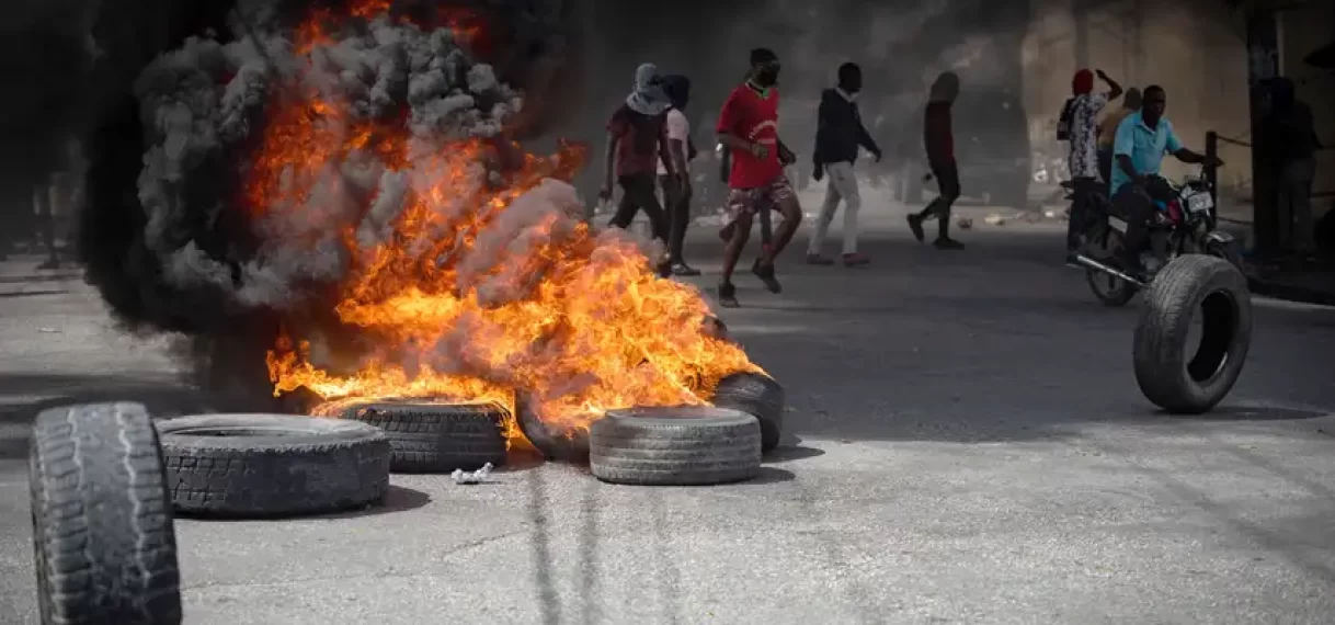 Escalatie van Bendegeweld en Internationale Interventies in Haïti