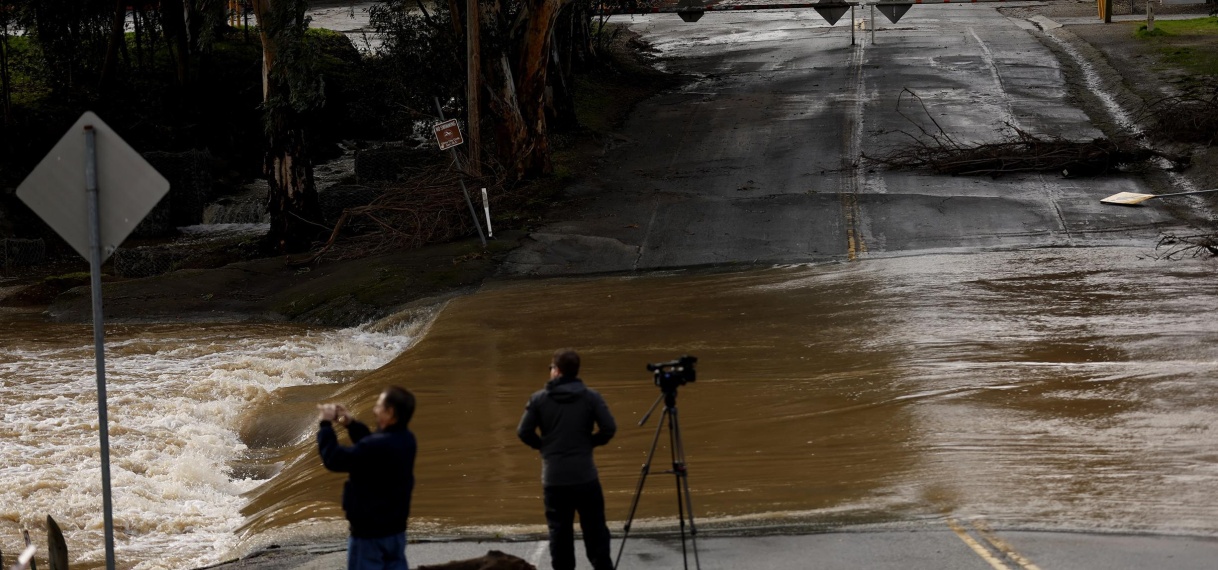 Spectaculaire reddingsacties bij overstromingen in Californië