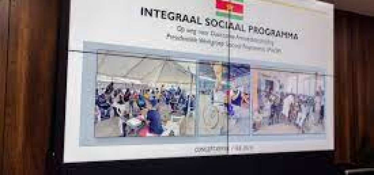 ISP-team doet verslag aan president Santokhi