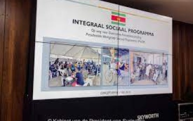 ISP-team doet verslag aan president Santokhi