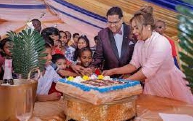 President Santokhi viert 65ste verjaardag met sociale instellingen