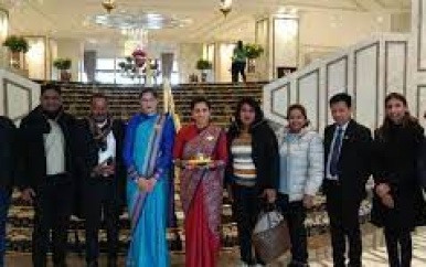 Aankomst van Surinaamse parlementaire delegatie in India