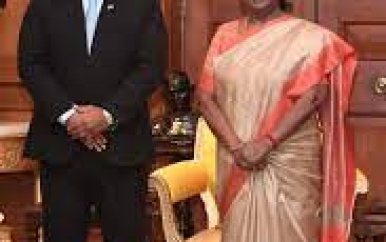 Assembleevoorzitter Bee door Indiase president Murmu en parlementsvoorzitter Birla ontvangen