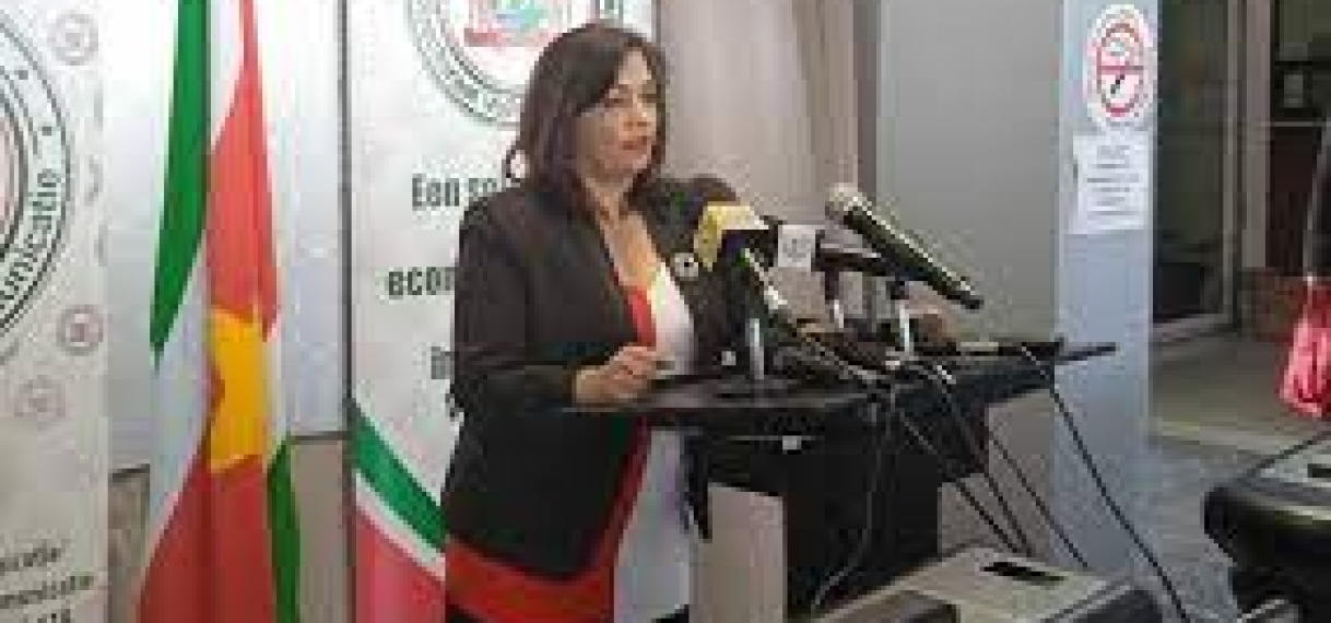 Minister Kuldipsingh pakt klachten over ECD aan