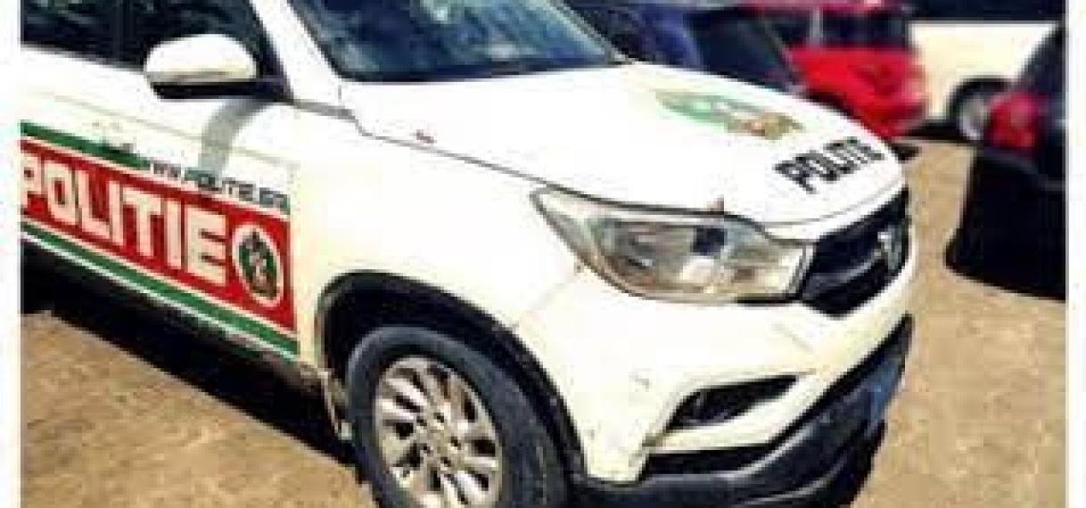 64-jarige man doodgestoken en achtergelaten achter zijn woning