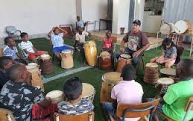 Muziekeducatie voor Kansarme Jongeren in Lelydorp & Omgeving