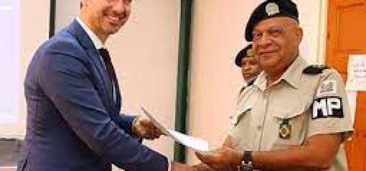 Koninklijke Marechaussee traint Surinaamse Militaire Politie in documentencontrole