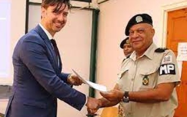 Koninklijke Marechaussee traint Surinaamse Militaire Politie in documentencontrole