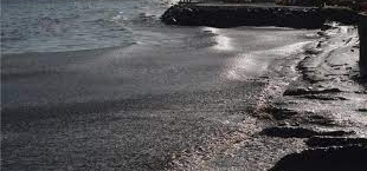 “Trinidad en Tobago Overweegt Nationale Noodtoestand na Olieramp”