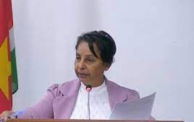 Regering moet uitzendbureaus controleren