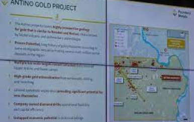 Bespreking van het Antino-goudproject met president Santokhi