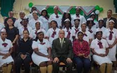 SAO Levert 24 Assistent Verpleeghulpen Af: Een Nieuwe Generatie Zorgprofessionals