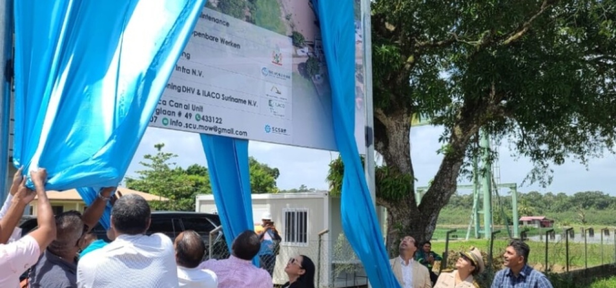 Onthulling naambord ‘Saramacca Canal System Rehabilitation Project