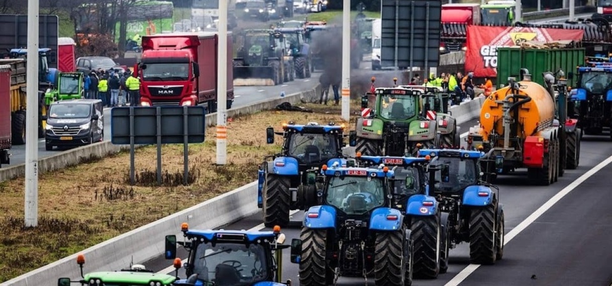 UPDATE: Boerenactie in poging Duitse grens te blokkeren over, A7 Scheemda weer open