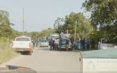 Dorpsbewoners Powakka baricaderen weg uit ongeduld met overheid