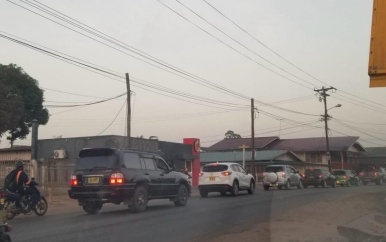 Brugafsluiting Van ’t Hogerhuysstraat leidt tot verkeerschaos en oproep tot aanpassing werktijden