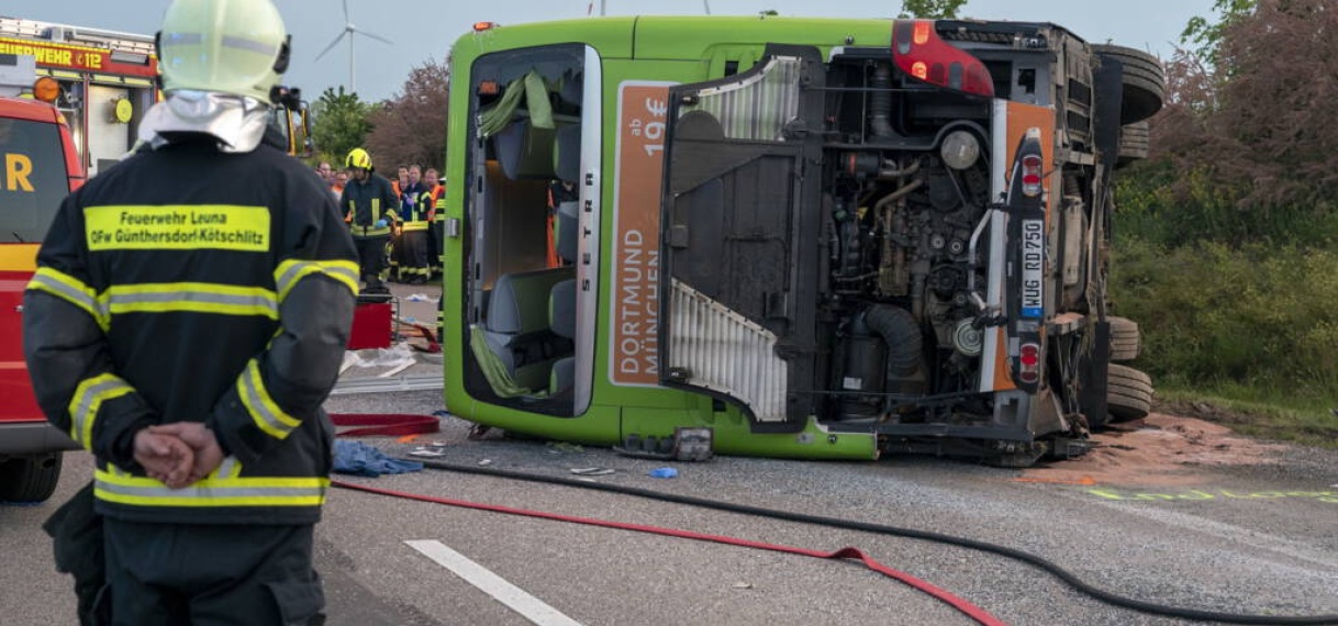 Zeker vijf doden en meerdere gewonden na zwaar ongeluk met FlixBus op Duitse snelweg