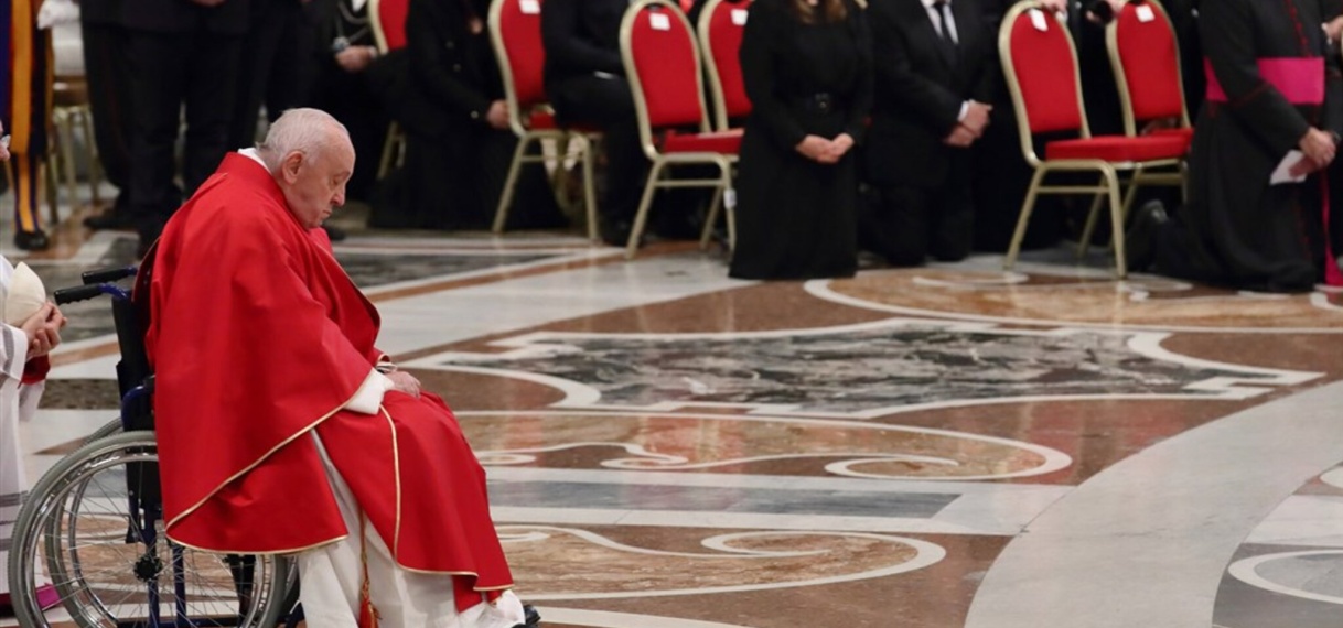 Paus Franciscus slaat Goede Vrijdag-processie over om gezondheidsredenen