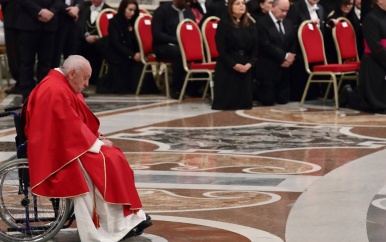 Paus Franciscus slaat Goede Vrijdag-processie over om gezondheidsredenen