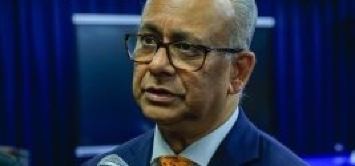 Minister Ramdin ontkracht geruchten en benadrukt prioriteiten