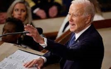 Bekijk hoe Biden 13 keer uithaalt naar Trump in zijn State of the Union