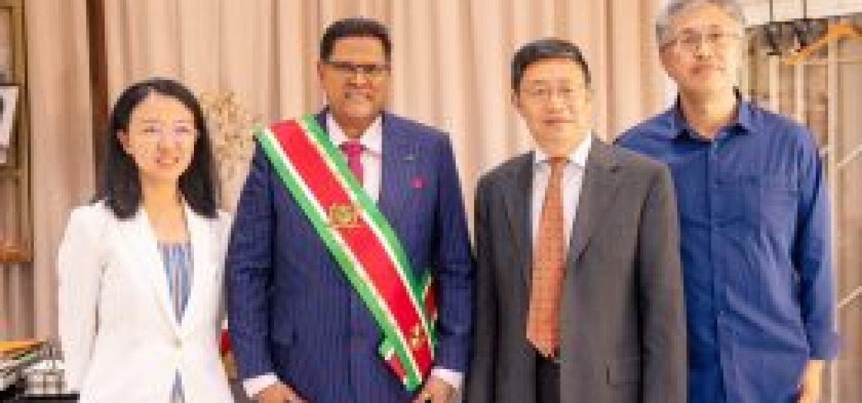 President Santokhi ontvangt vertegenwoordigers van China Central Television (CCTV)