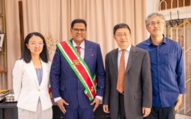 President Santokhi ontvangt vertegenwoordigers van China Central Television (CCTV)