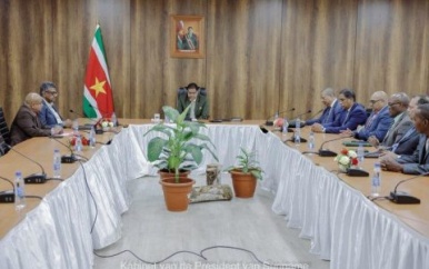 President Santokhi benoemt nieuwe RvC en directeur bij CBvS