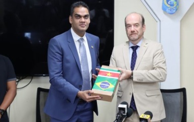 Braziliaanse regering schenkt grootste partij vaccins en medicijnen aan Suriname
